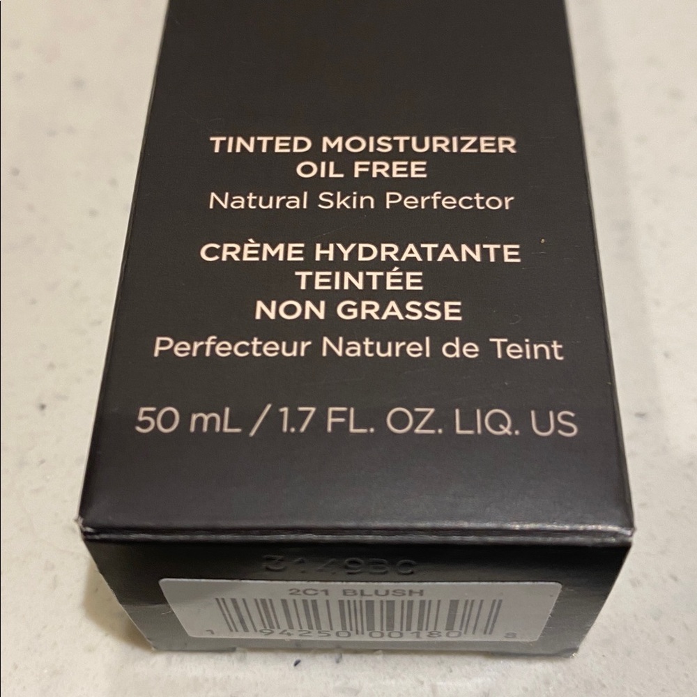 Laura Mercier Tinted Moisturizer 2C1 Blush - Picture 5 of 11